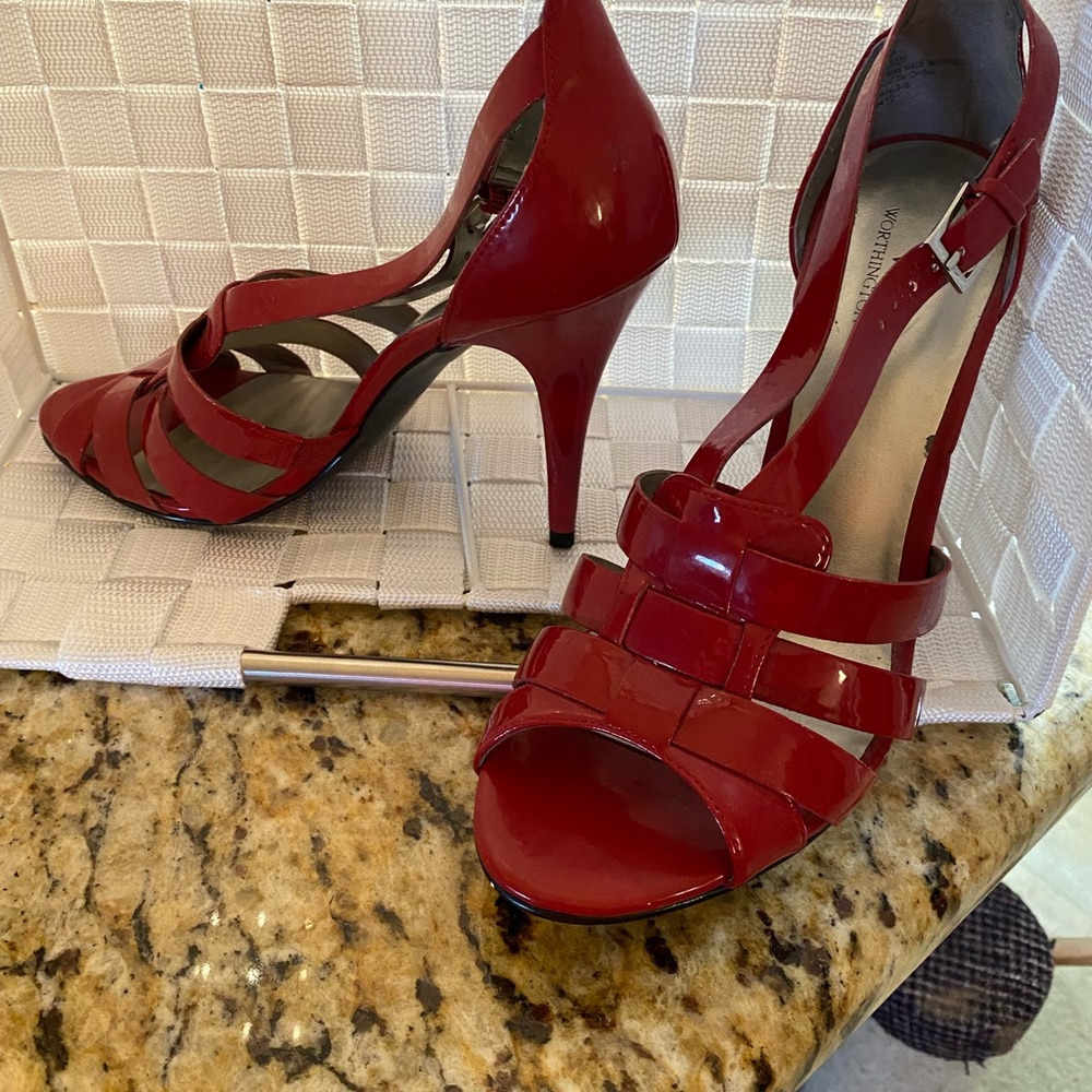 Worthington ~ 7.5 size ~ 4” heel